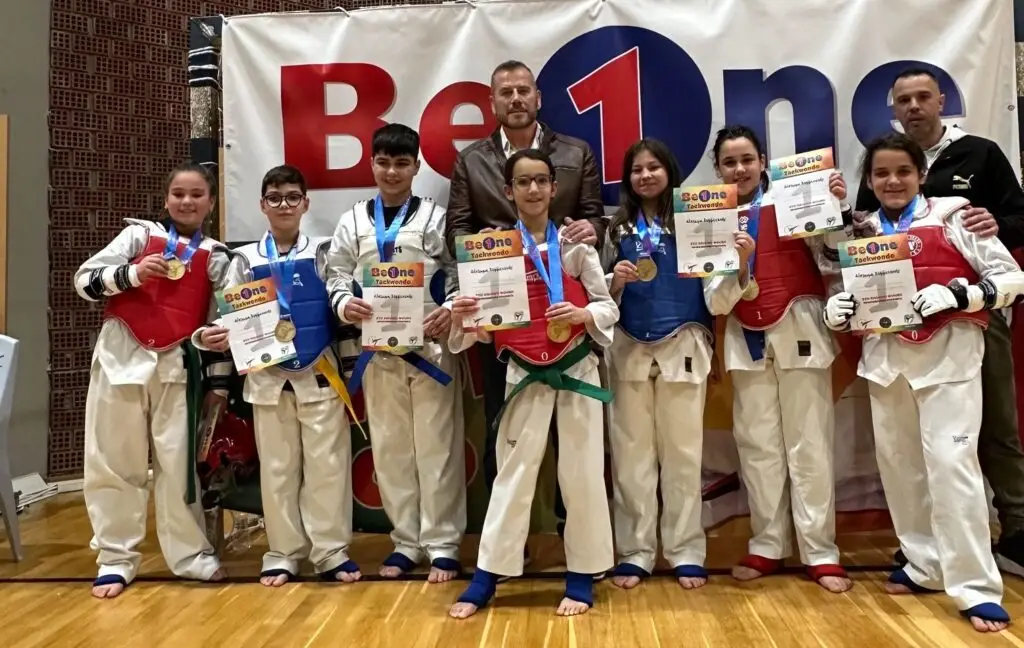 Taekwondo Athens – Ο δάσκαλος με αθλητές που κατέκτησαν μετάλλια σε αγώνες