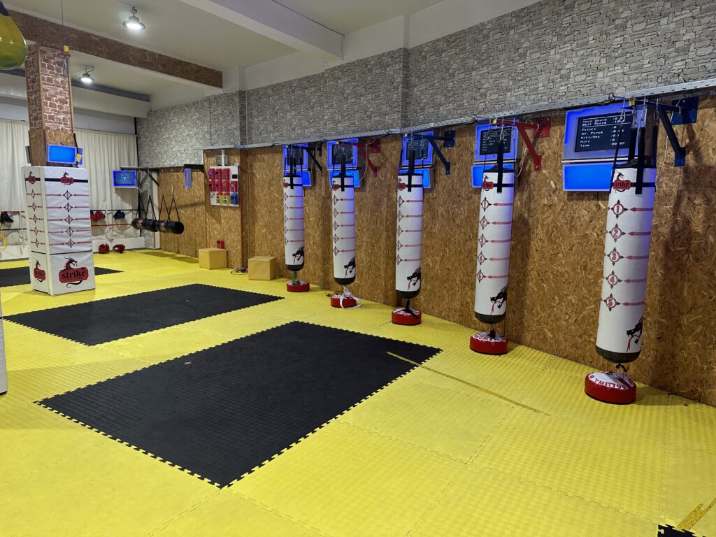 Taekwondo στην Αθήνα – Ο χώρος προπόνησης με ηλεκτρονικούς σάκους και σύστημα MFS