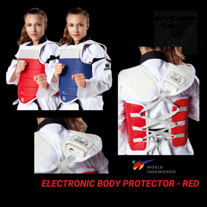 Δύο αθλήτριες σε σύγχρονη προπόνηση Taekwondo με ηλεκτρονικούς θώρακες