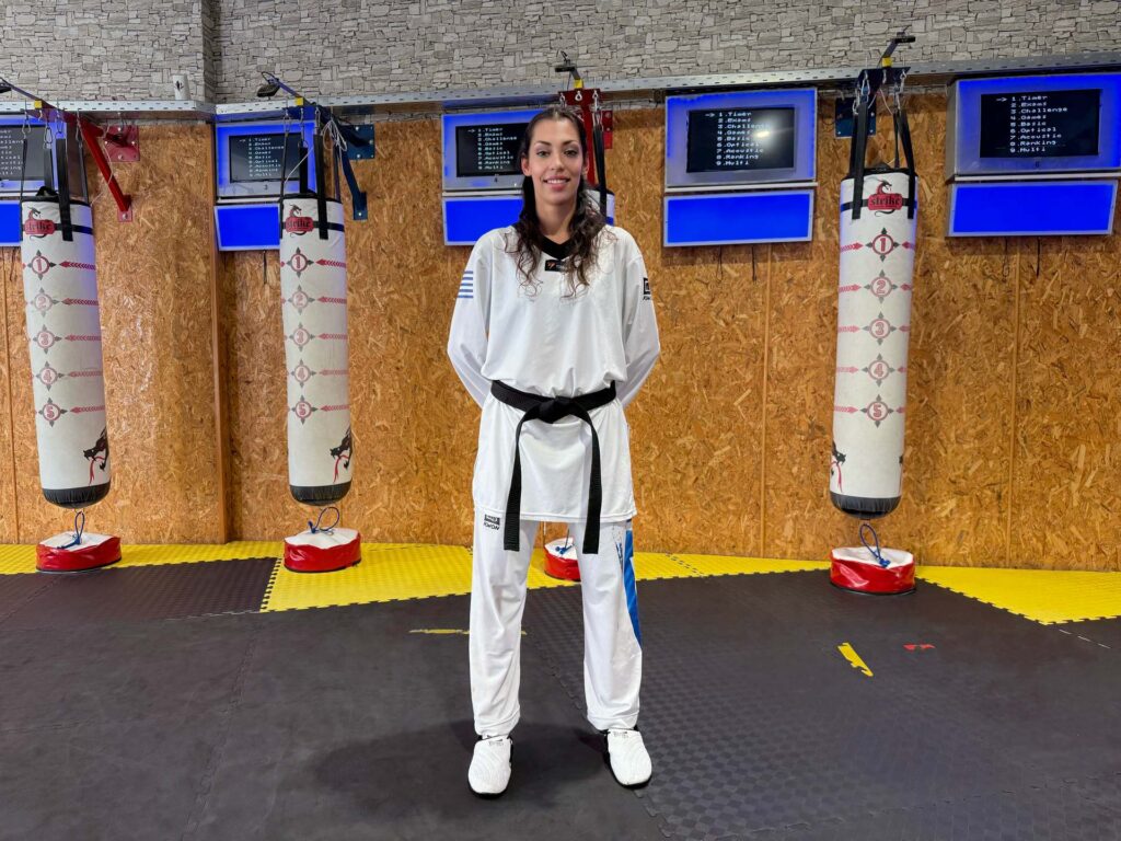 Taekwondo Παγκράτι Γούβα – Προπονήτρια Βασιλική Πλουμιστού σε προπόνηση